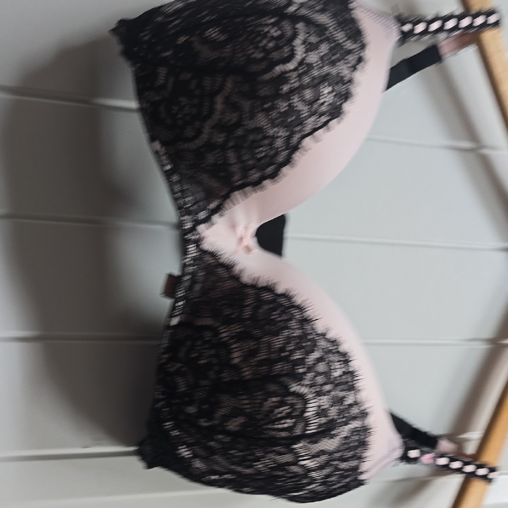NEW 34DD Victoria's Secret Black and Pink Lace Bra - Picture 4 of 8